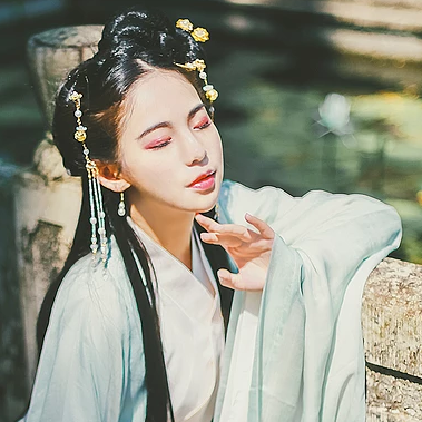 喝酒傷感女生頭像，唯美古風(fēng)真人頭像