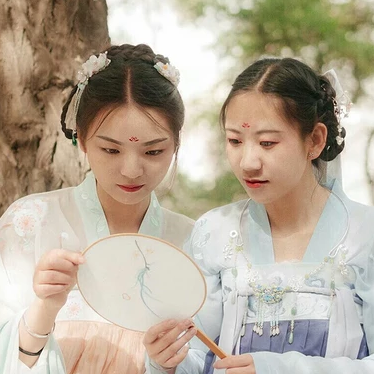 漢服帶團(tuán)扇閨蜜頭像，唯美古風(fēng)真人頭像
