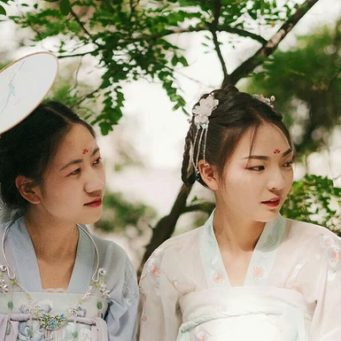 漢服帶團(tuán)扇閨蜜頭像，唯美古風(fēng)真人頭像