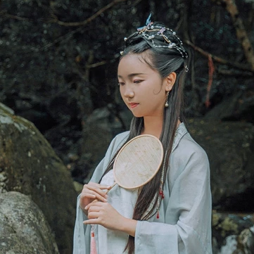 南溪山夢(mèng)帶傘女生頭像，唯美古風(fēng)真人頭像