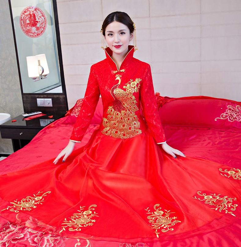 孔雀亮片繡花中式禮服，唯美新娘結(jié)婚禮服