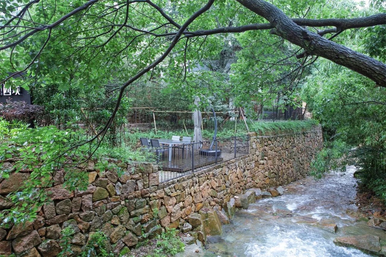 莫干山·西璞，睡進梵高的畫里