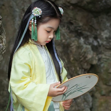 超萌帶團扇小女生頭像，唯美古風真人頭像