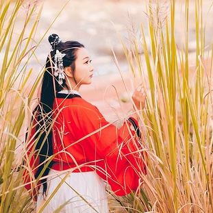 秋色彈琵琶紅衣女生頭像，唯美古風(fēng)真人頭像