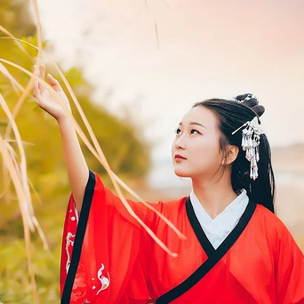 秋色彈琵琶紅衣女生頭像，唯美古風(fēng)真人頭像