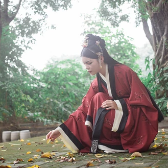 傾城紅衣女子頭像，唯美古風(fēng)真人頭像