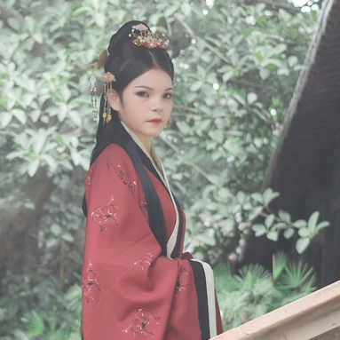 傾城紅衣女子頭像，唯美古風(fēng)真人頭像