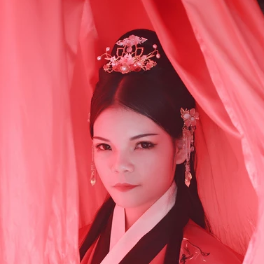 傾城紅衣女子頭像，唯美古風(fēng)真人頭像