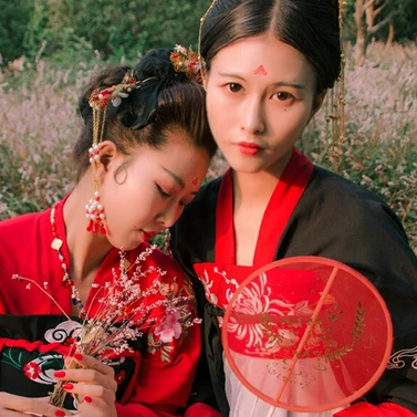 嬌艷紅衣閨蜜頭像，唯美古風(fēng)真人頭像