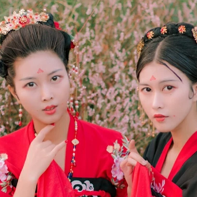 嬌艷紅衣閨蜜頭像，唯美古風(fēng)真人頭像