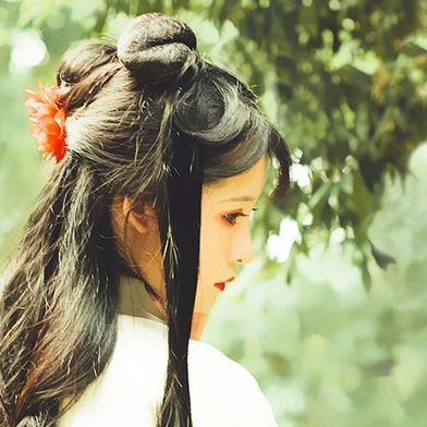 嬌艷彼岸花女生頭像，唯美古風真人頭像