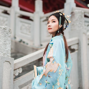 長(zhǎng)相思帶傘女生頭像，唯美古風(fēng)真人頭像