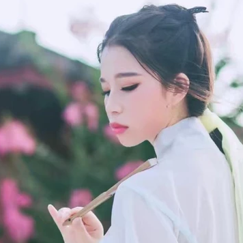 清新嫩綠帶傘女生頭像，唯美古風真人頭像