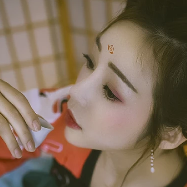 傷感喝酒女生頭像，唯美古風(fēng)真人頭像