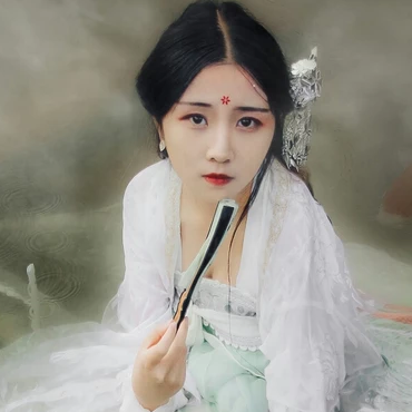 青色帶折扇女生頭像,唯美古風真人頭像