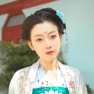 古韻帶團扇女生頭像,唯美古風(fēng)真人頭像