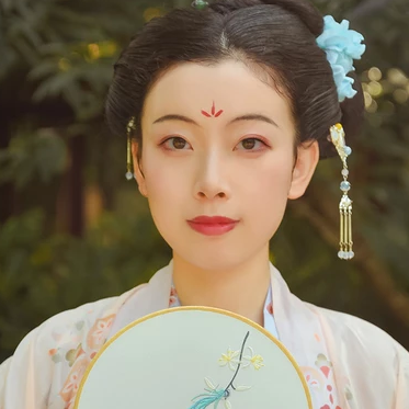 古韻帶團扇女生頭像,唯美古風(fēng)真人頭像