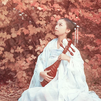 落葉意境彈琵琶女生頭像，唯美古風(fēng)真人頭像
