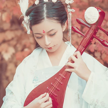 落葉意境彈琵琶女生頭像，唯美古風(fēng)真人頭像