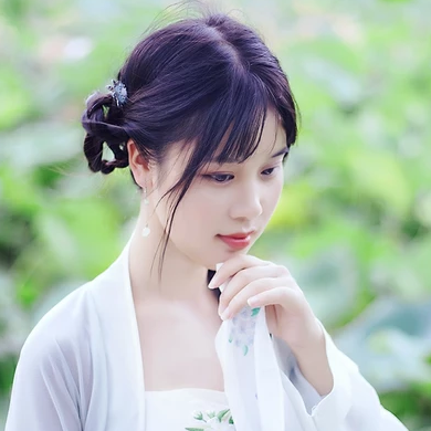 荷塘邊帶傘女生頭像，唯美古風(fēng)真人頭像