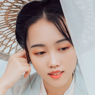 白衣俠客喝酒女生頭像，唯美古風真人頭像