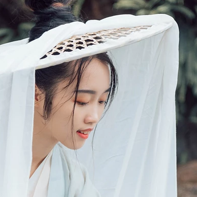 白衣俠客喝酒女生頭像，唯美古風真人頭像