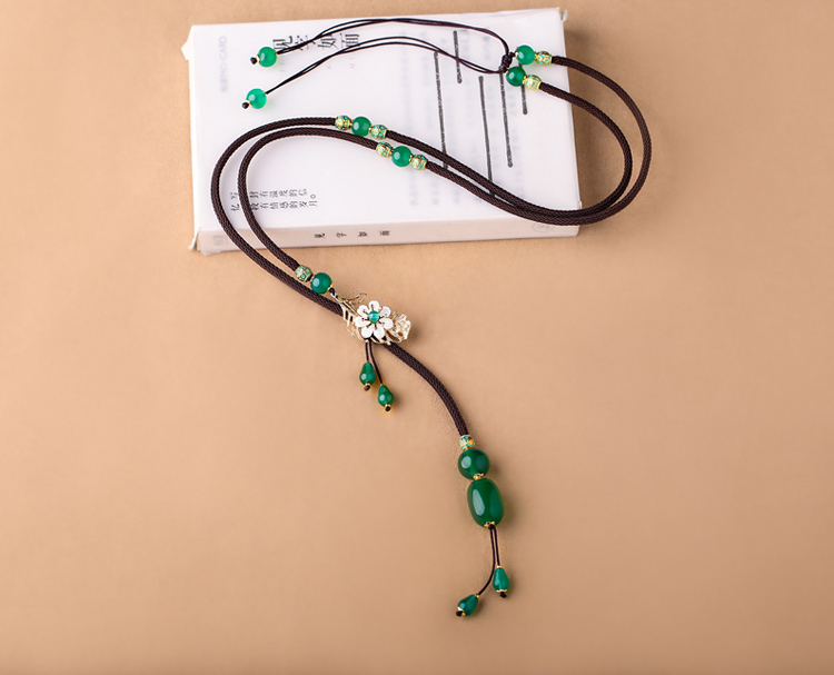 簡約復(fù)古瑪瑙綠色毛衣鏈項(xiàng)鏈