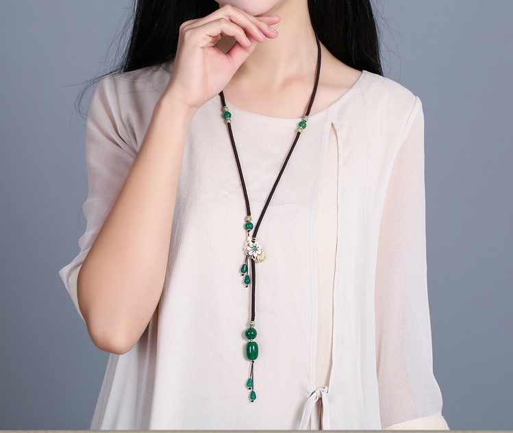 簡約復(fù)古瑪瑙綠色毛衣鏈項(xiàng)鏈