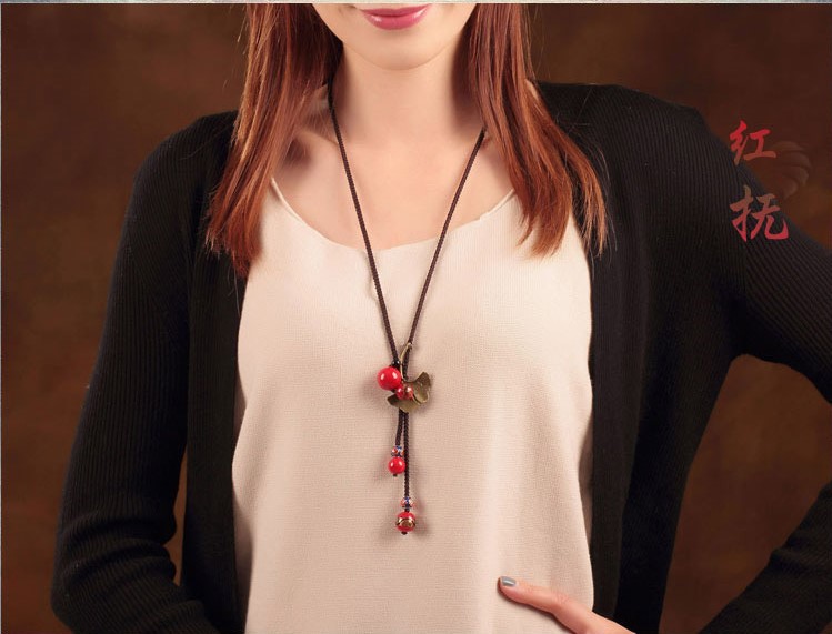 簡(jiǎn)約大氣家佳樂文學(xué)紅色吊墜毛衣鏈項(xiàng)鏈