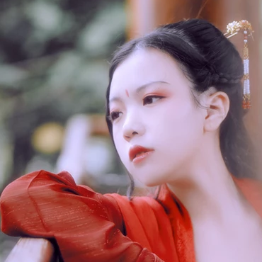 文藝紅衣帶團扇女生頭像,唯美古風真人頭像