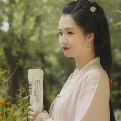 文藝清新帶團扇女生頭像，唯美古風真人頭像