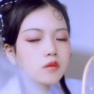 蝴蝶飛舞女生頭像，唯美古風(fēng)真人頭像