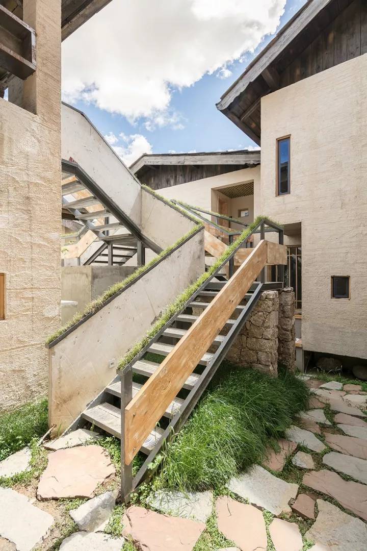 香格里拉·言?意，頗有古代山水畫(huà)的意境