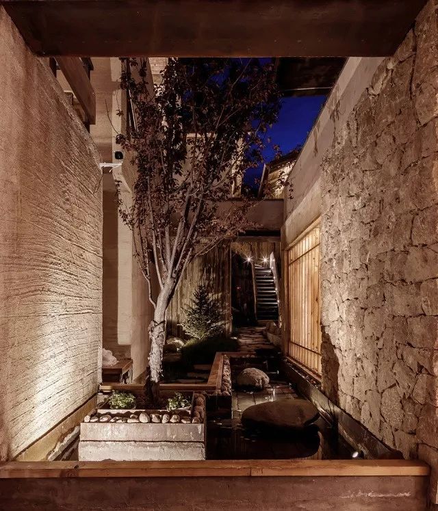 香格里拉·言?意，頗有古代山水畫的意境