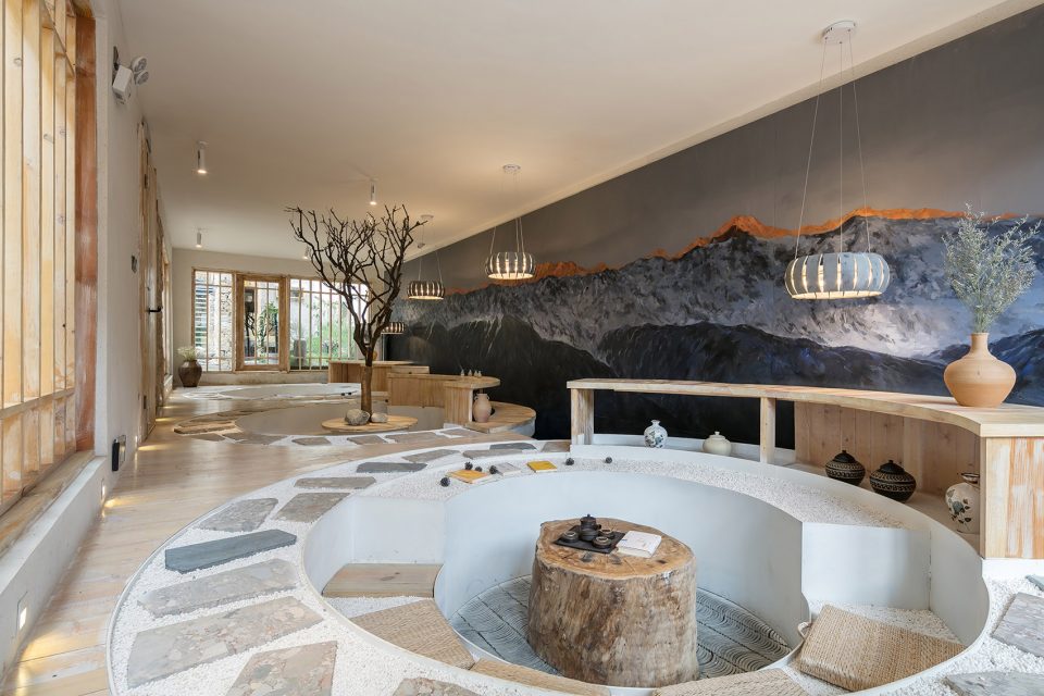 香格里拉·言?意，頗有古代山水畫的意境