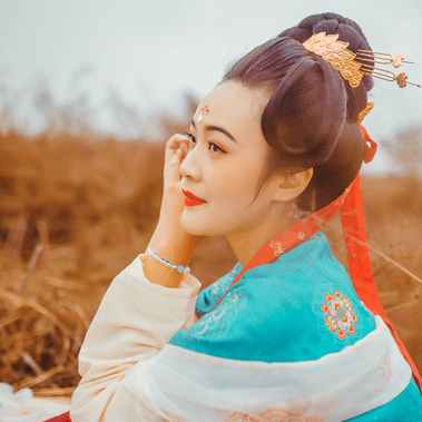 紅妝帶折扇女生頭像，唯美古風(fēng)真人頭像