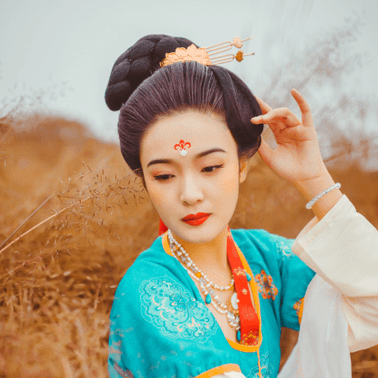 紅妝帶折扇女生頭像，唯美古風(fēng)真人頭像