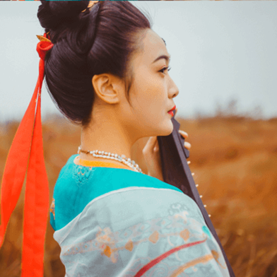 紅妝帶折扇女生頭像，唯美古風(fēng)真人頭像