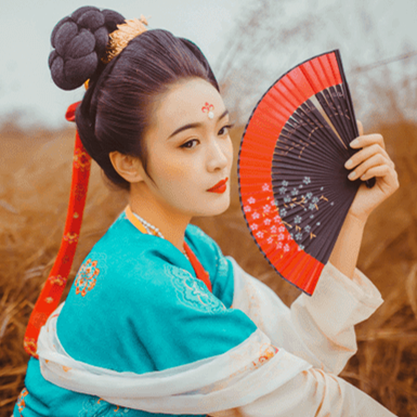 紅妝帶折扇女生頭像，唯美古風(fēng)真人頭像