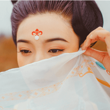 紅妝帶折扇女生頭像，唯美古風(fēng)真人頭像