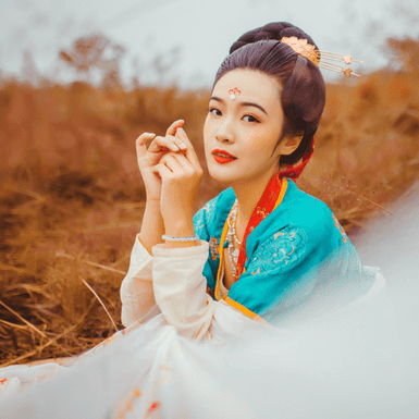 紅妝帶折扇女生頭像，唯美古風(fēng)真人頭像