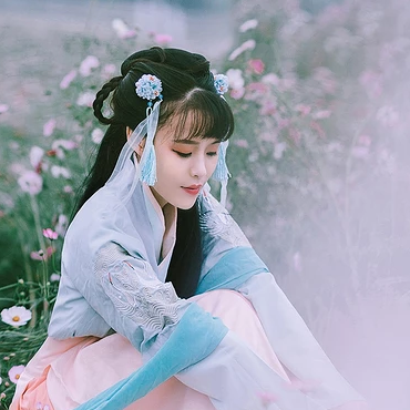 花叢中女生頭像，唯美古風(fēng)真人頭像