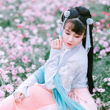 花叢中女生頭像，唯美古風(fēng)真人頭像