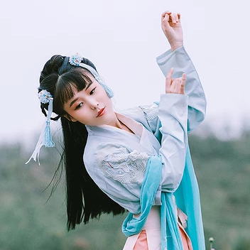 花叢中女生頭像，唯美古風(fēng)真人頭像