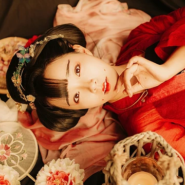 妖艷紅衣女生頭像，唯美古風(fēng)真人頭像