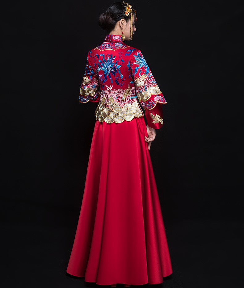 古典花紋刺繡中式禮服，新娘結(jié)婚禮服