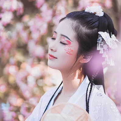 嬌艷粉色桃花女生頭像，唯美古風(fēng)真人頭像