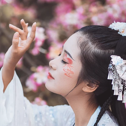 嬌艷粉色桃花女生頭像，唯美古風(fēng)真人頭像