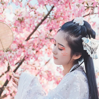 嬌艷粉色桃花女生頭像，唯美古風(fēng)真人頭像