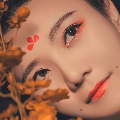 嬌艷帶團(tuán)扇紅衣女生頭像，唯美古風(fēng)真人頭像